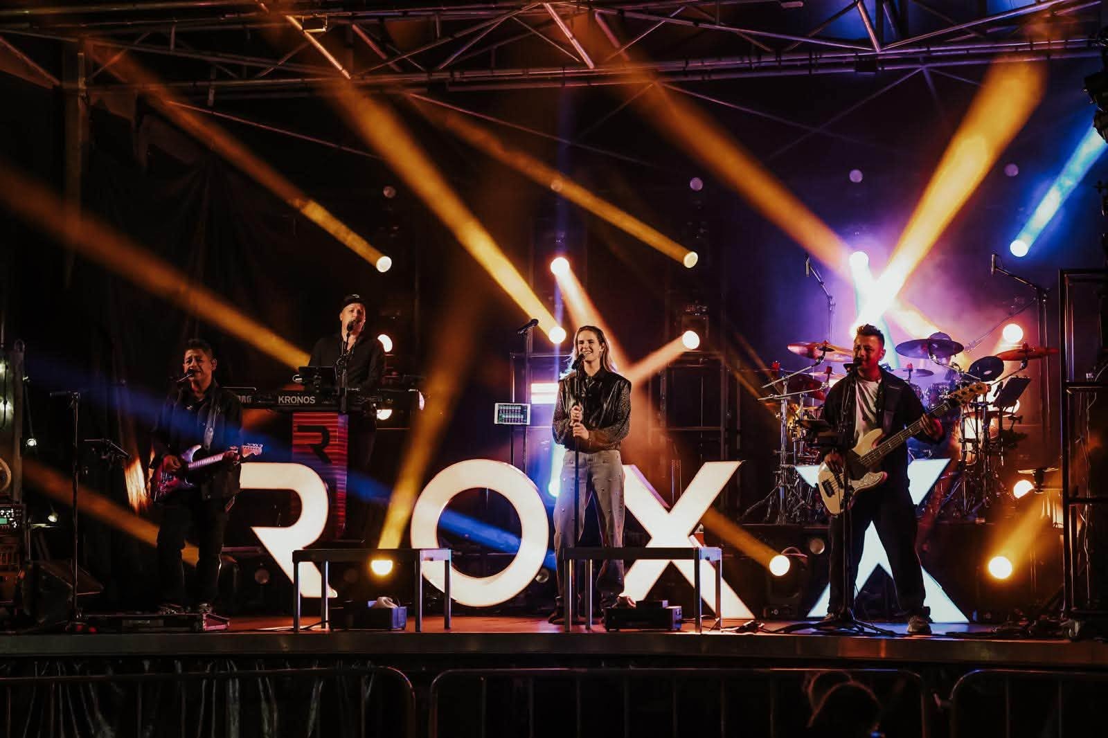 ROXX live op het Stationsfestival in Holten, foto Tessa Kistemaker Denneboom